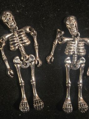 EUC 2008 Avon Skeleton Halloween Earrings Silver Tone Pierced Ear 1-3/4" Costume